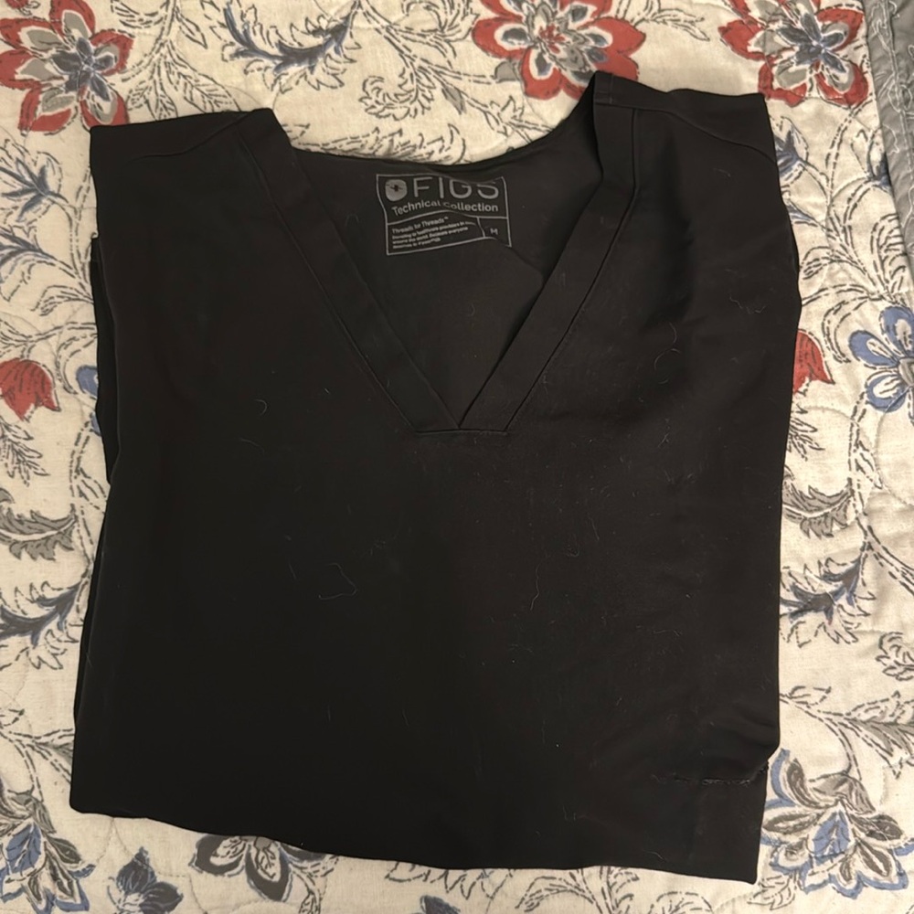Figs Women's Black V-Neck Scrub Top
